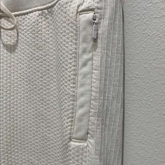 Lululemon Engineered Warmth Jogger. Size: 8 - Picture 9 of 17